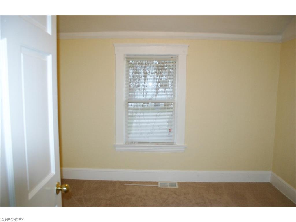6673 State Rd, Parma, OH 44134 photo 4