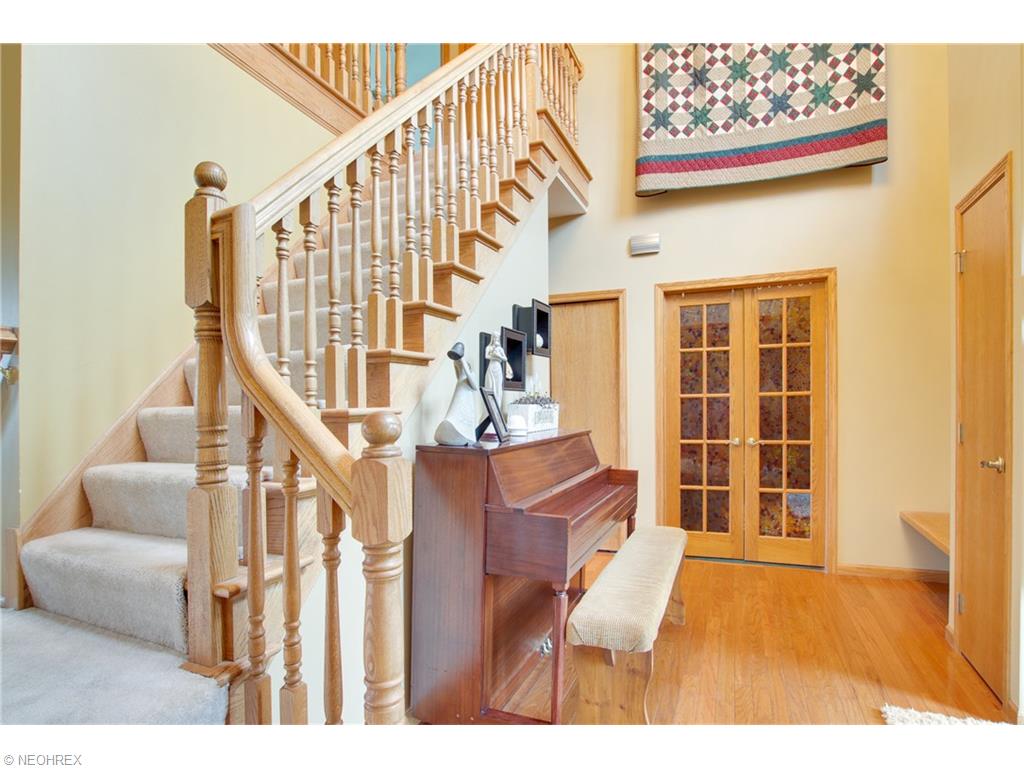 9585 Bascom Rd, Chardon, OH 44024 photo 2