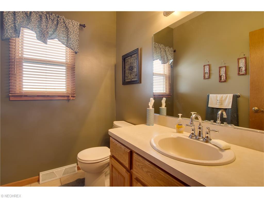 9585 Bascom Rd, Chardon, OH 44024 photo 11