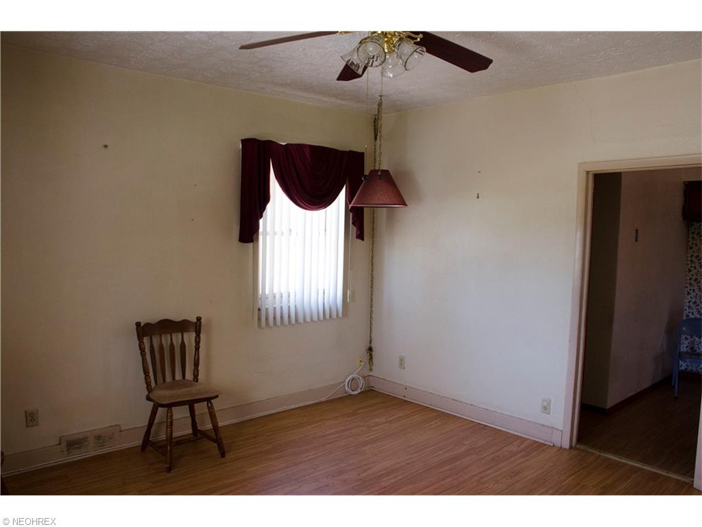 1929 E 29th St, Lorain, OH 44055 photo 8