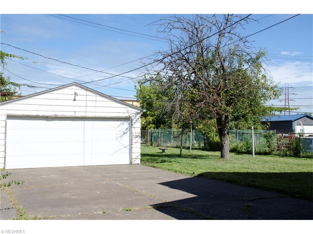 1929 E 29th St, Lorain, OH 44055 photo 2