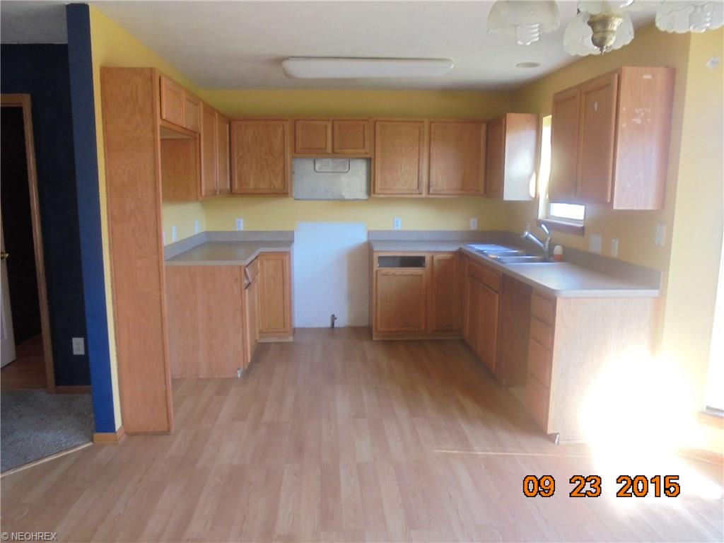 1269 Bell Ct, Elyria, OH 44035 photo 2