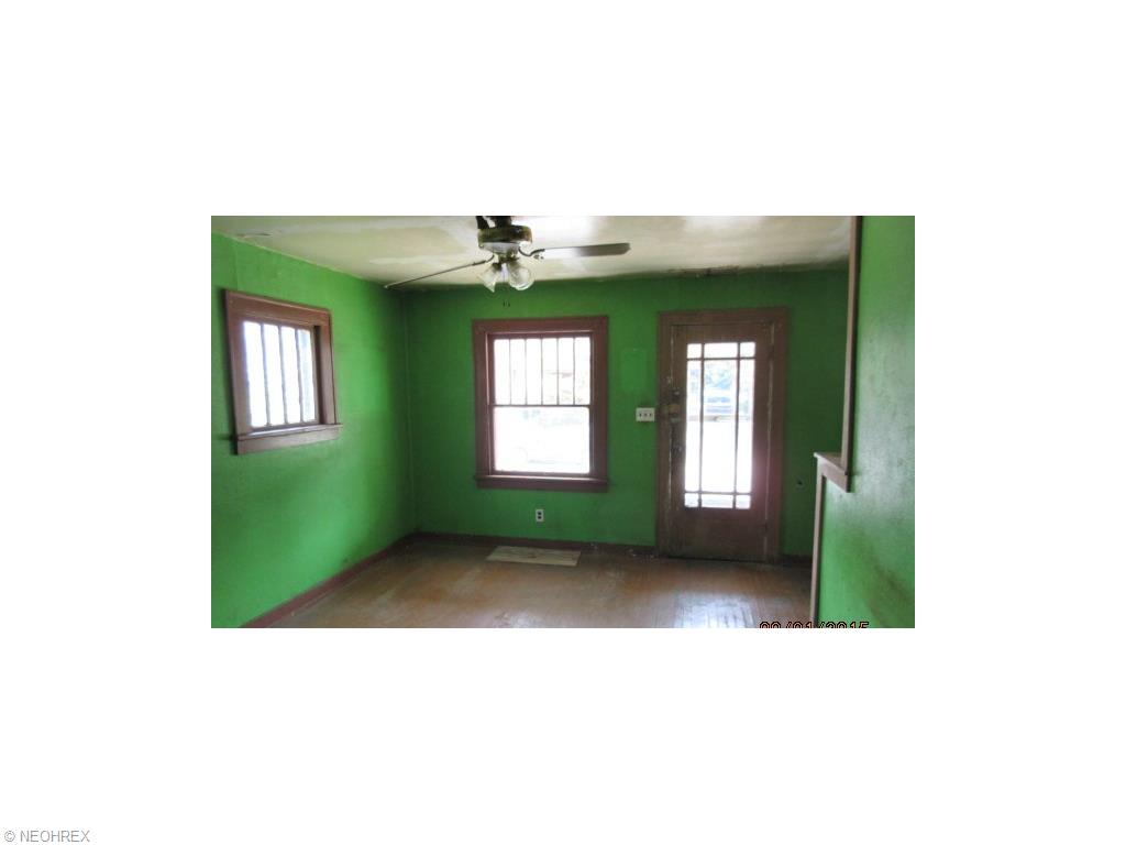 711 East St, Lorain, OH 44052 photo 5
