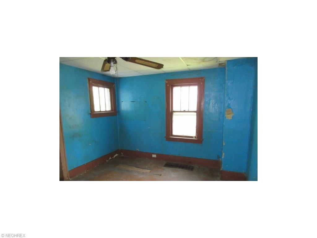 711 East St, Lorain, OH 44052 photo 4