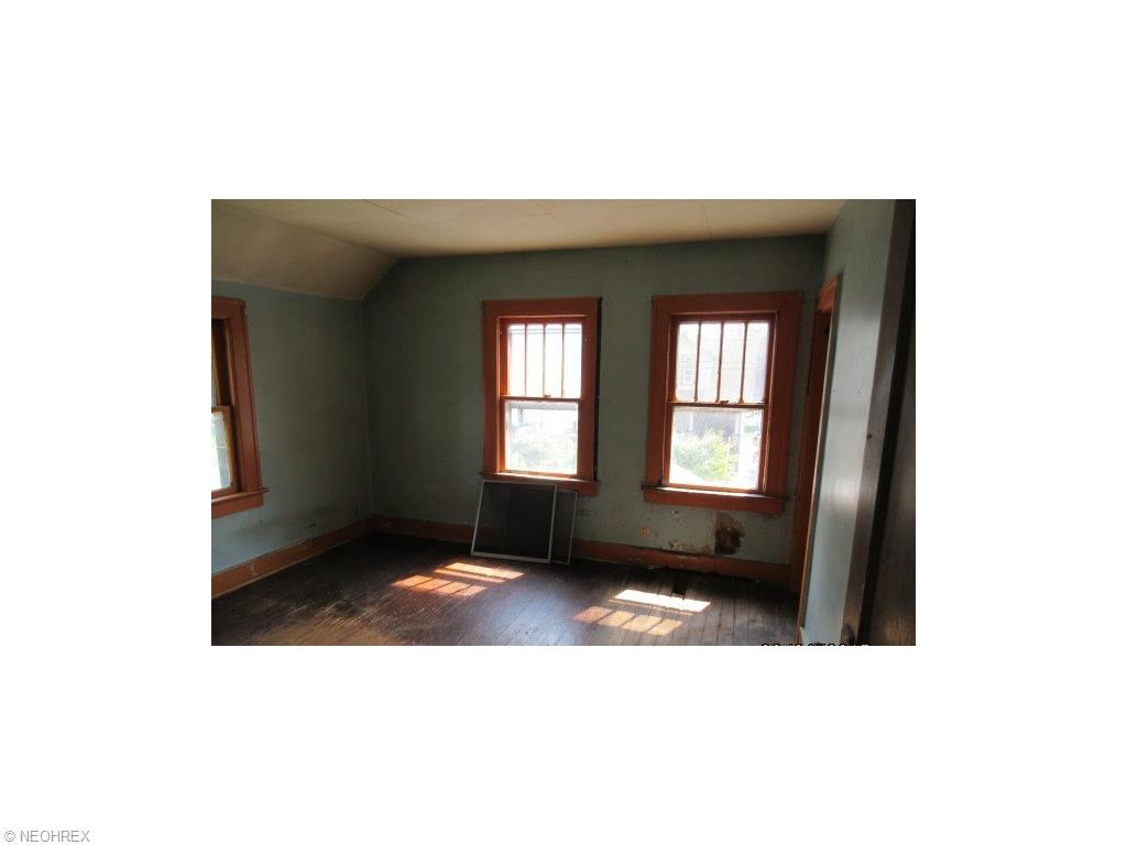 711 East St, Lorain, OH 44052 photo 9