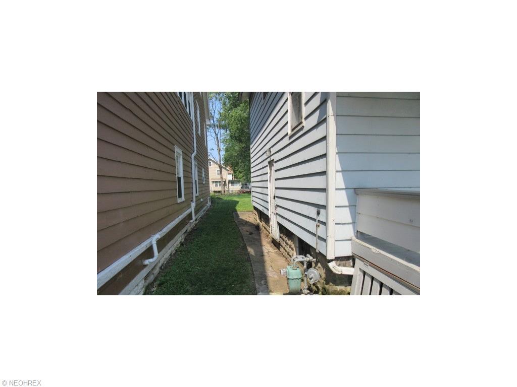 711 East St, Lorain, OH 44052 photo 3