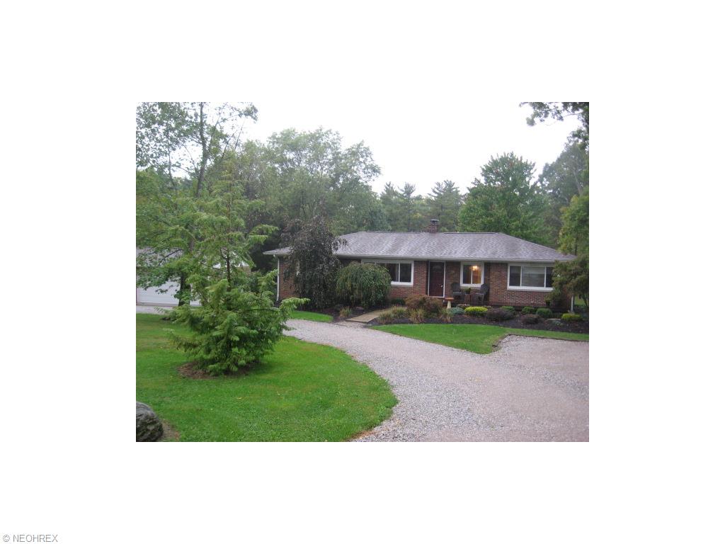 2040 Lakeview Dr, Akron, OH 44333 photo 1