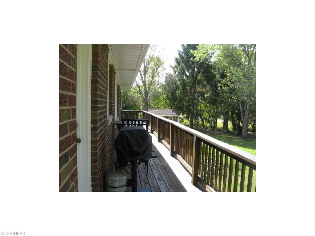 2040 Lakeview Dr, Akron, OH 44333 photo 7