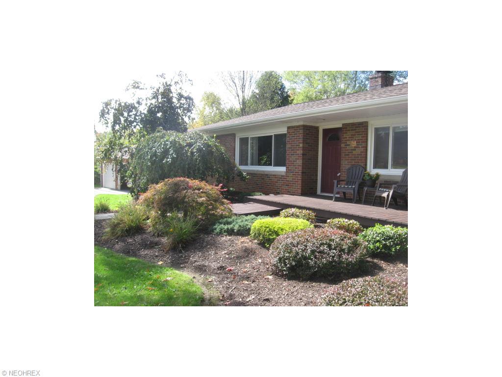 2040 Lakeview Dr, Akron, OH 44333 photo 3