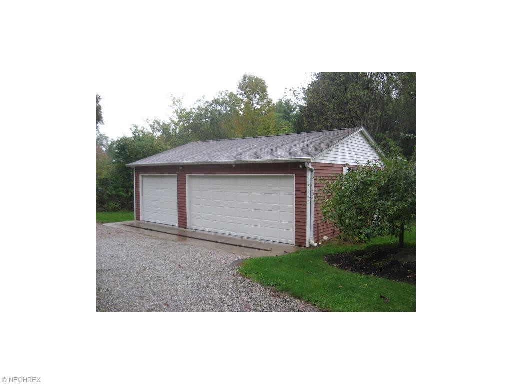 2040 Lakeview Dr, Akron, OH 44333 photo 4