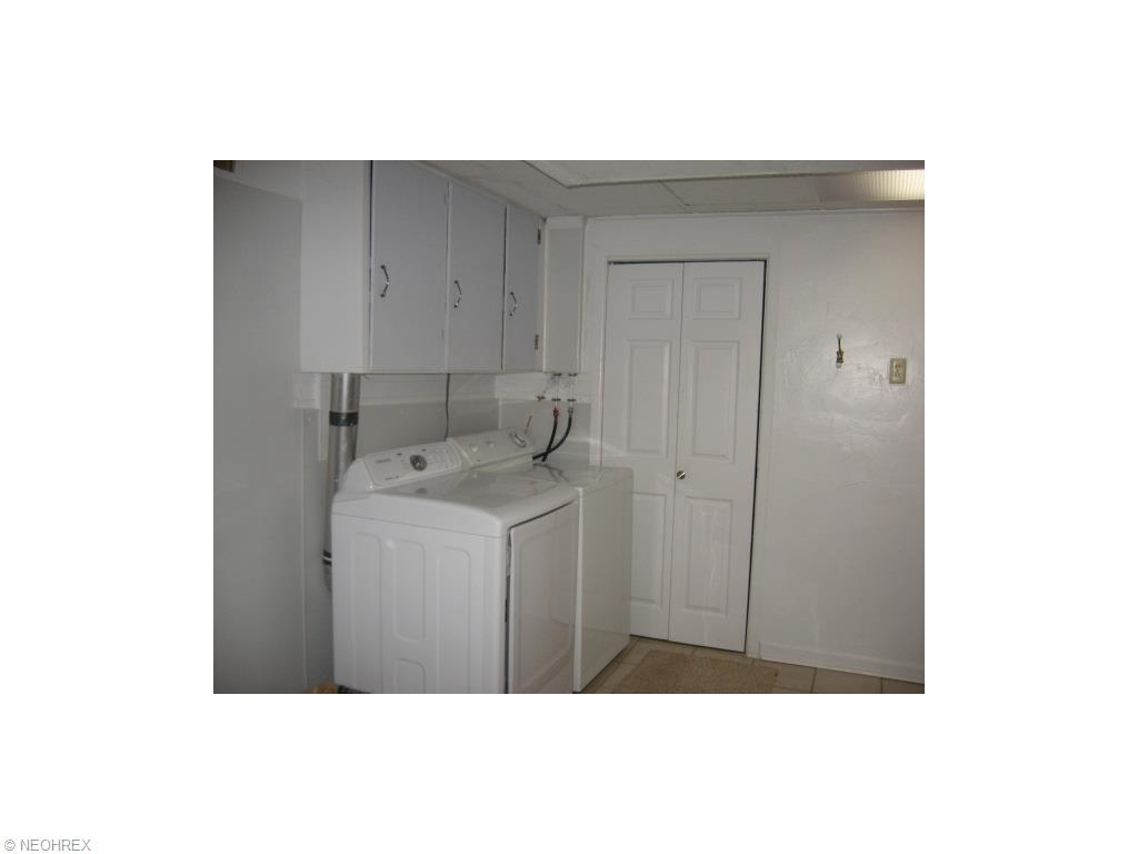 2040 Lakeview Dr, Akron, OH 44333 photo 16