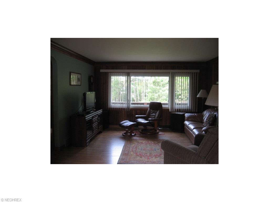2040 Lakeview Dr, Akron, OH 44333 photo 11