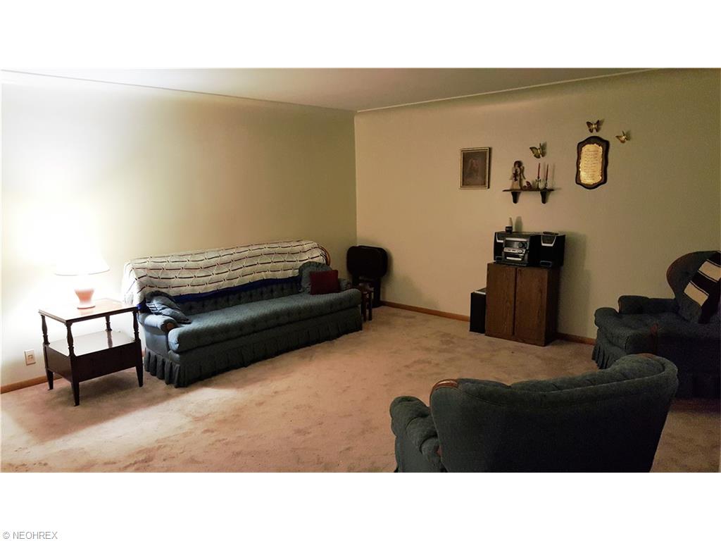 929 5th St, Struthers, OH 44471 photo 2