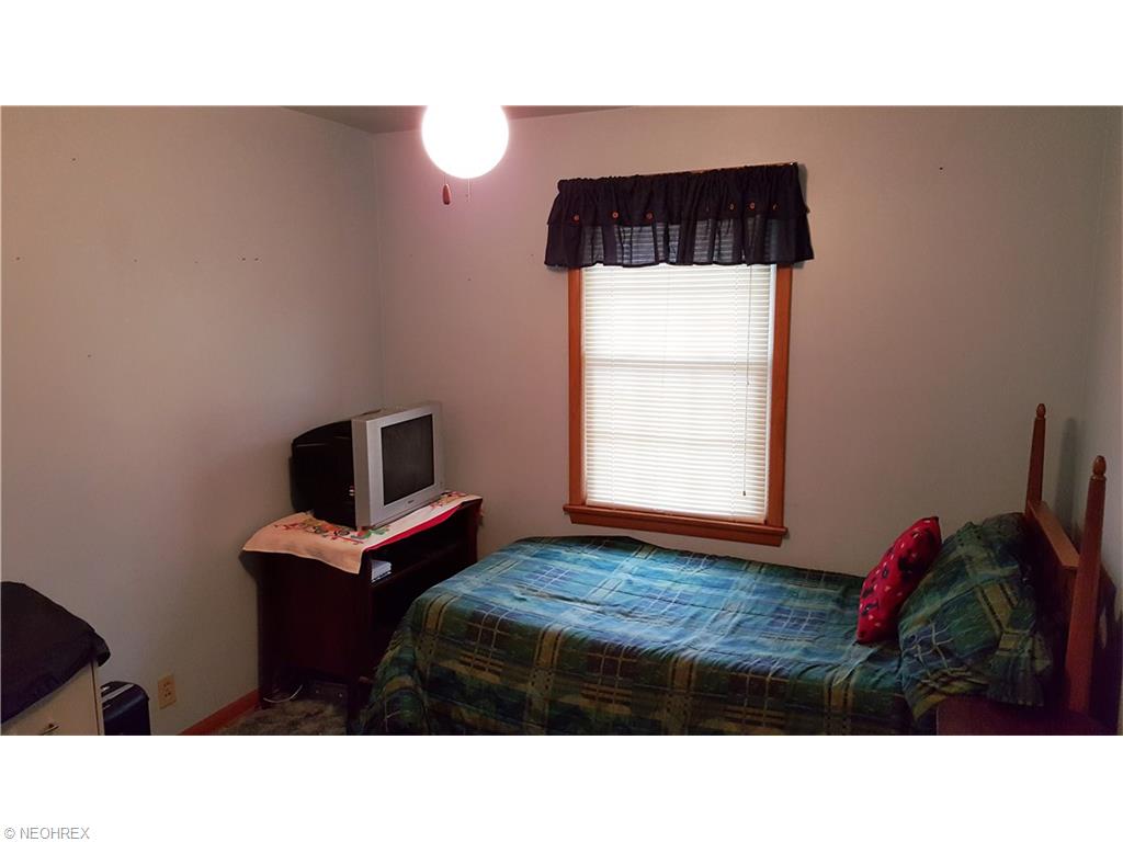 929 5th St, Struthers, OH 44471 photo 8