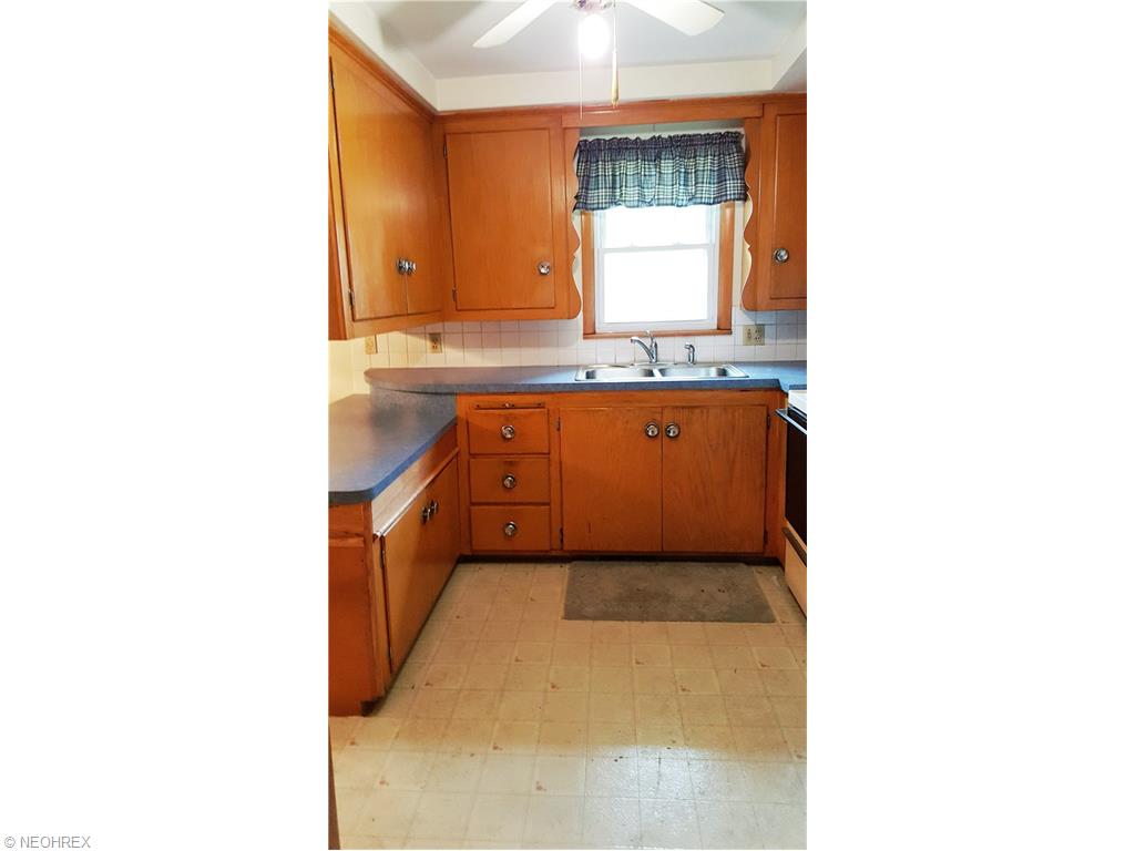 929 5th St, Struthers, OH 44471 photo 5