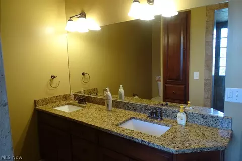 7530 Semra Cir, Parma, OH 44130 photo 16