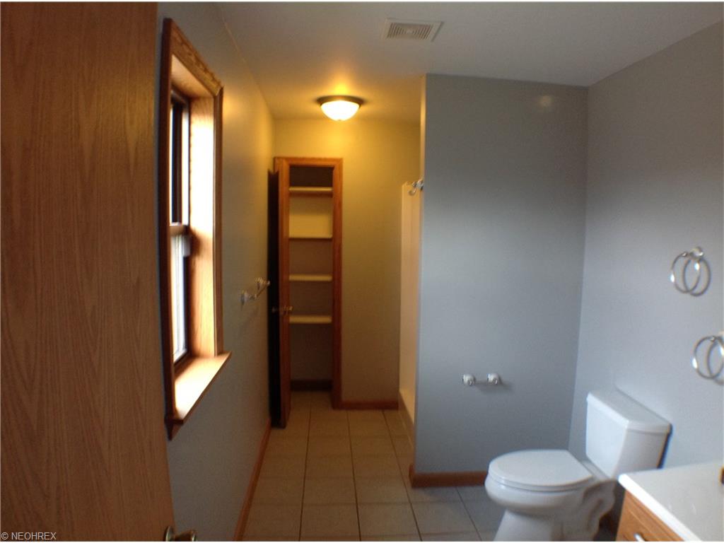 214 W Main St, Junction City, OH 43748 photo 6
