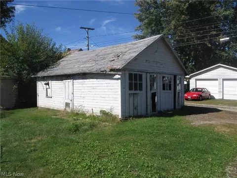 609 E 3rd St, Dover, OH 44622 photo 10