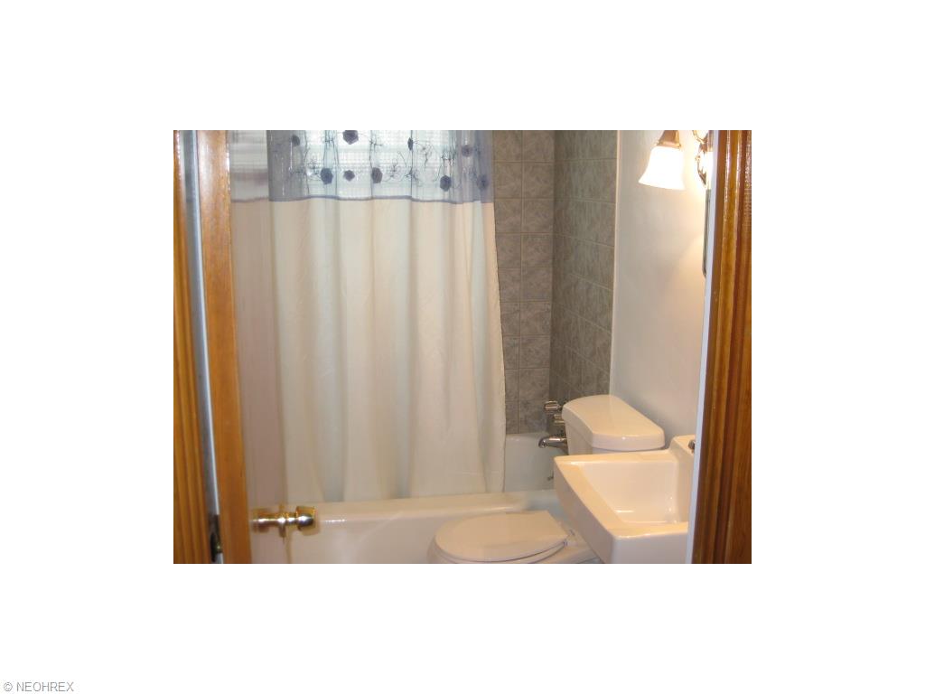 196 Maple Dr, Boardman, OH 44512 photo 6