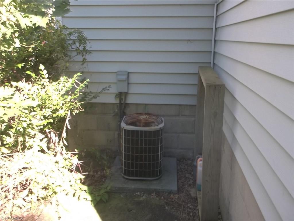 862 E 212 St, Euclid, OH 44119 photo 4