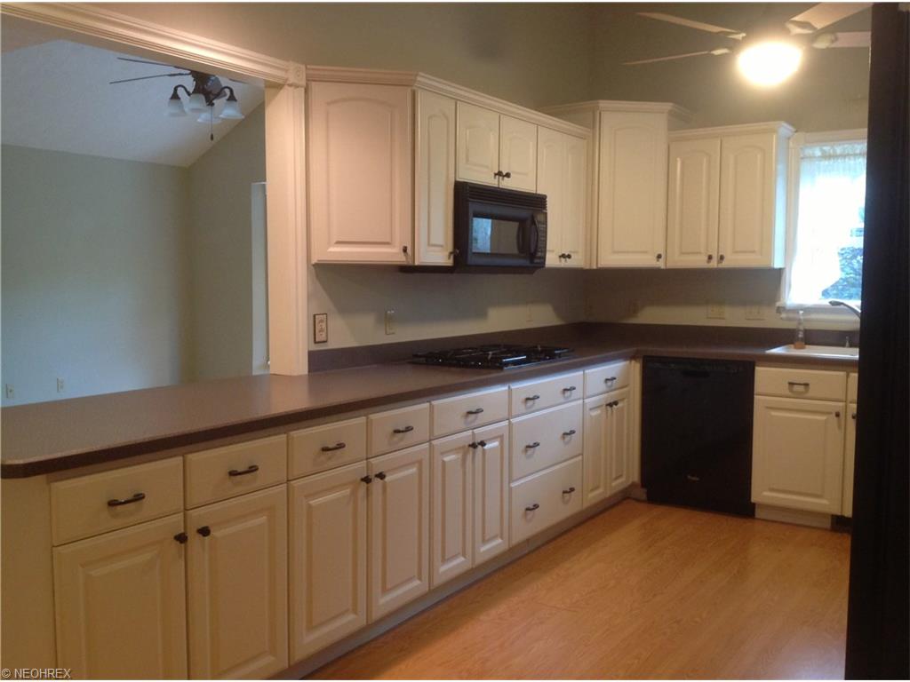 200 Fullerton Rd, Elyria, OH 44035 photo 4
