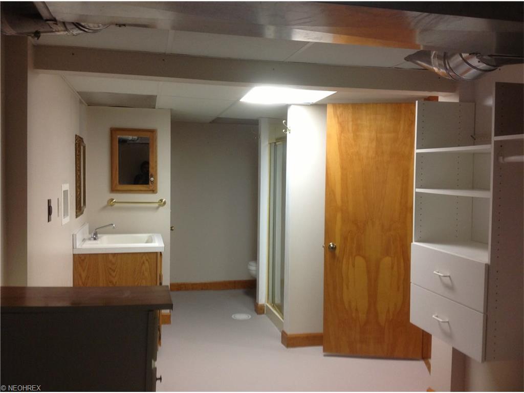 200 Fullerton Rd, Elyria, OH 44035 photo 23