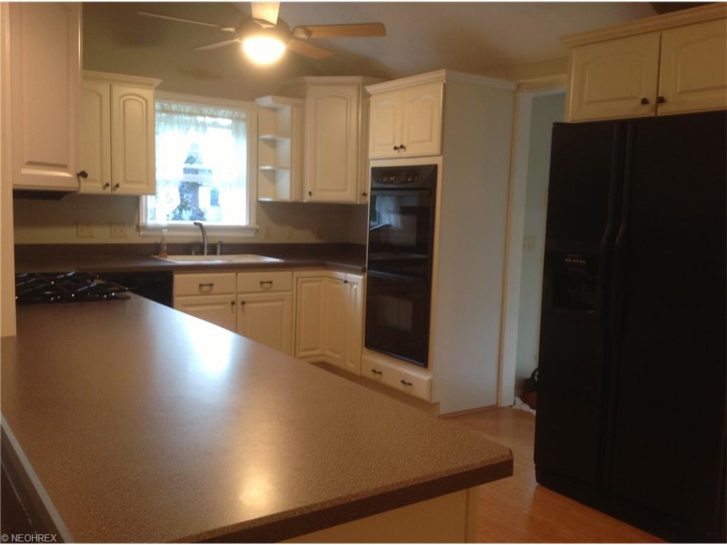 200 Fullerton Rd, Elyria, OH 44035 photo 3