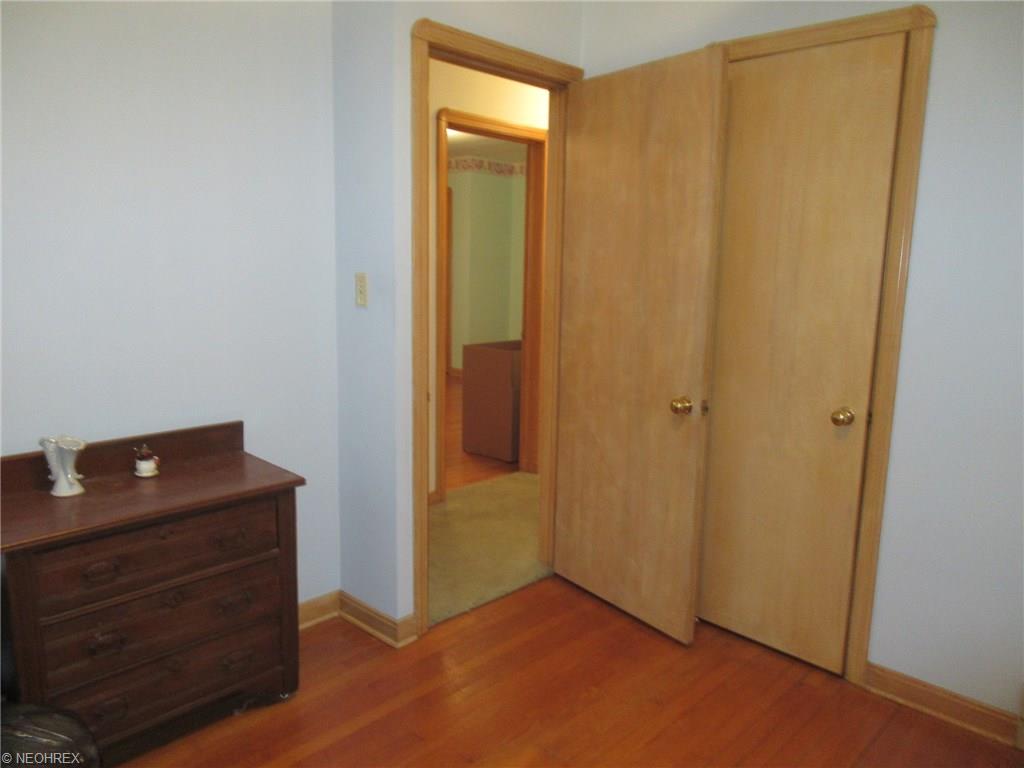 6911 Ackley Rd, Parma, OH 44129 photo 12