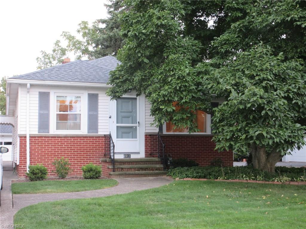 6911 Ackley Rd, Parma, OH 44129 photo 1