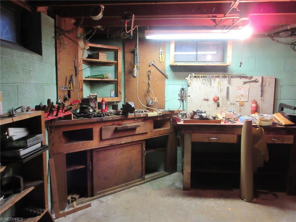 6911 Ackley Rd, Parma, OH 44129 photo 16
