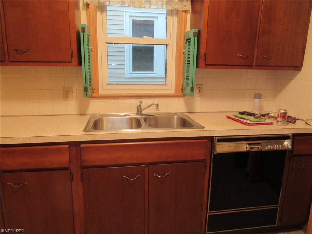 6911 Ackley Rd, Parma, OH 44129 photo 6