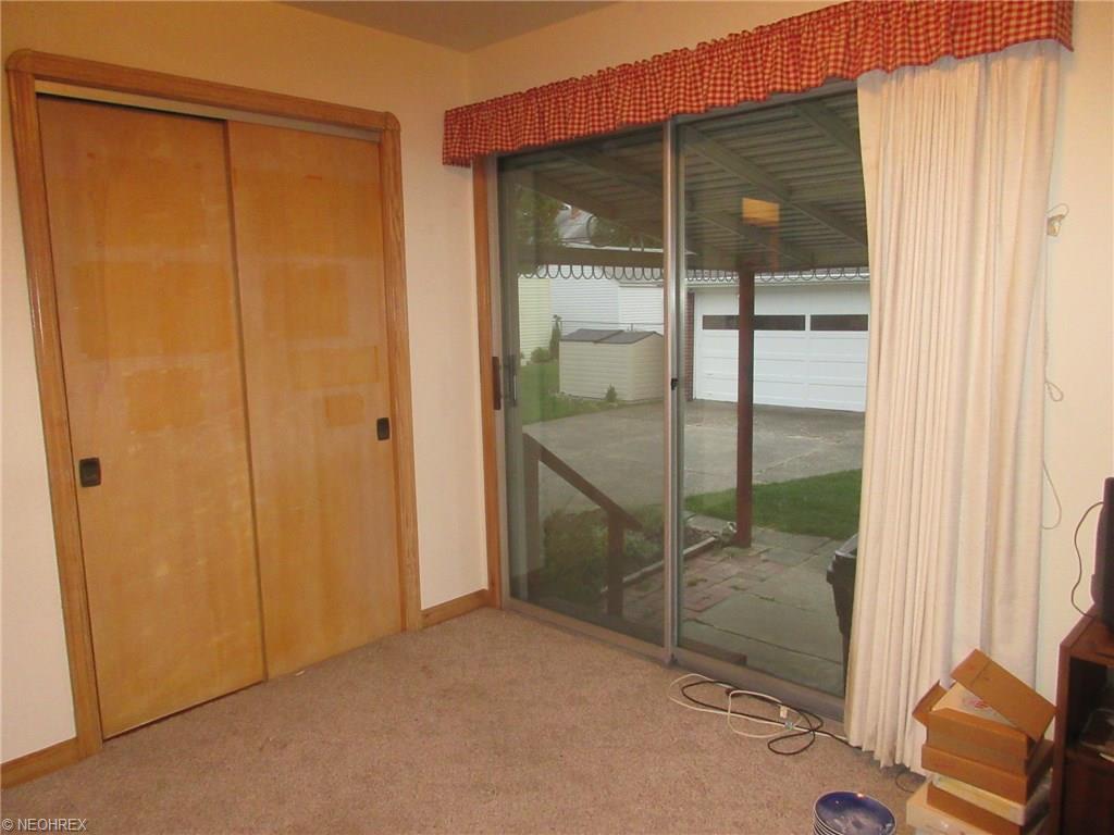 6911 Ackley Rd, Parma, OH 44129 photo 10