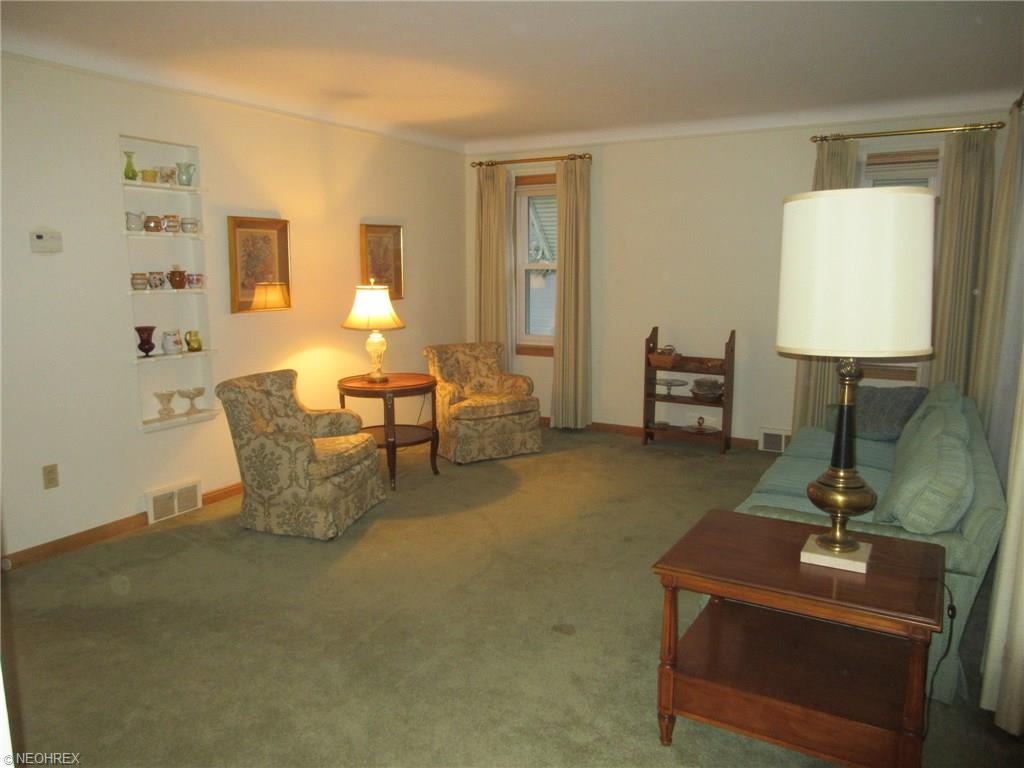 6911 Ackley Rd, Parma, OH 44129 photo 4