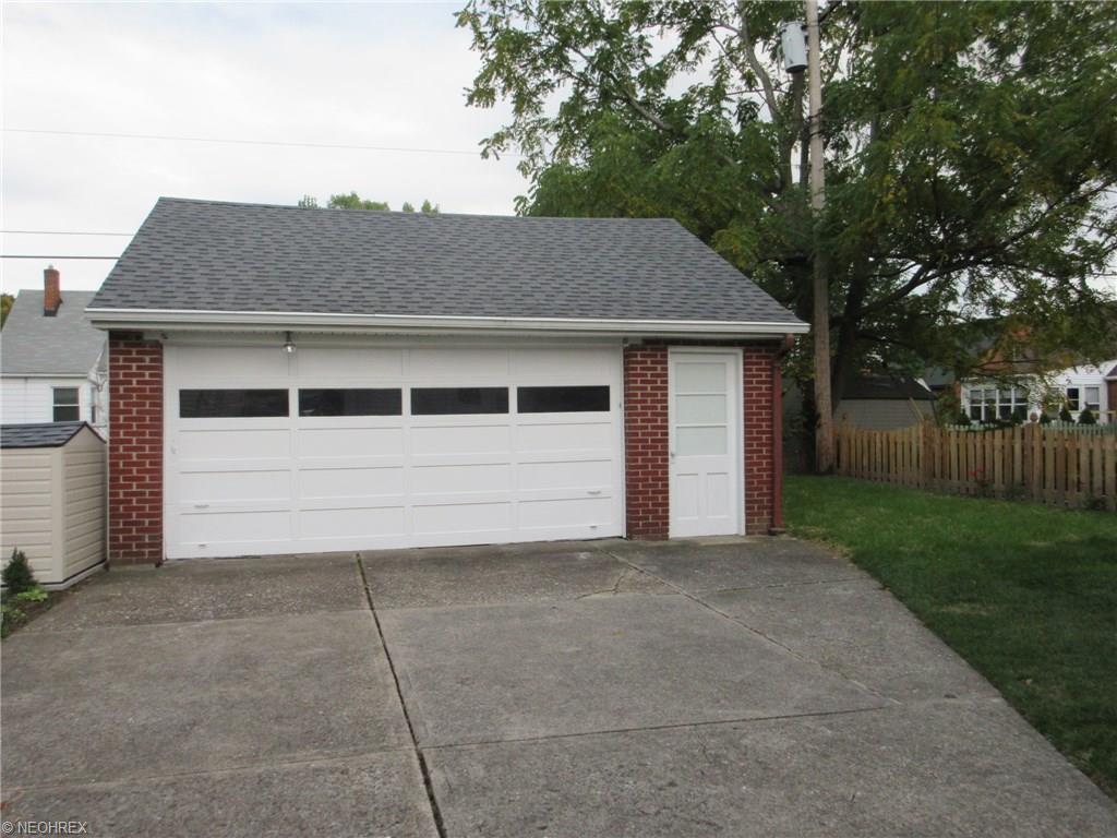 6911 Ackley Rd, Parma, OH 44129 photo 3