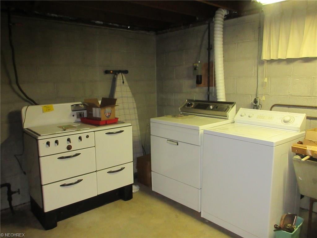 6911 Ackley Rd, Parma, OH 44129 photo 17