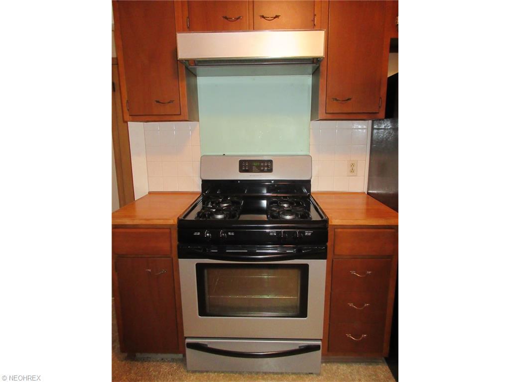 6911 Ackley Rd, Parma, OH 44129 photo 7