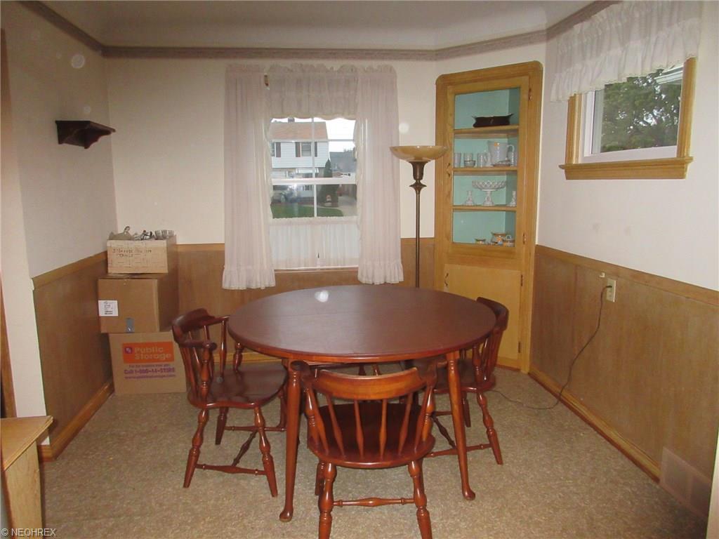 6911 Ackley Rd, Parma, OH 44129 photo 5