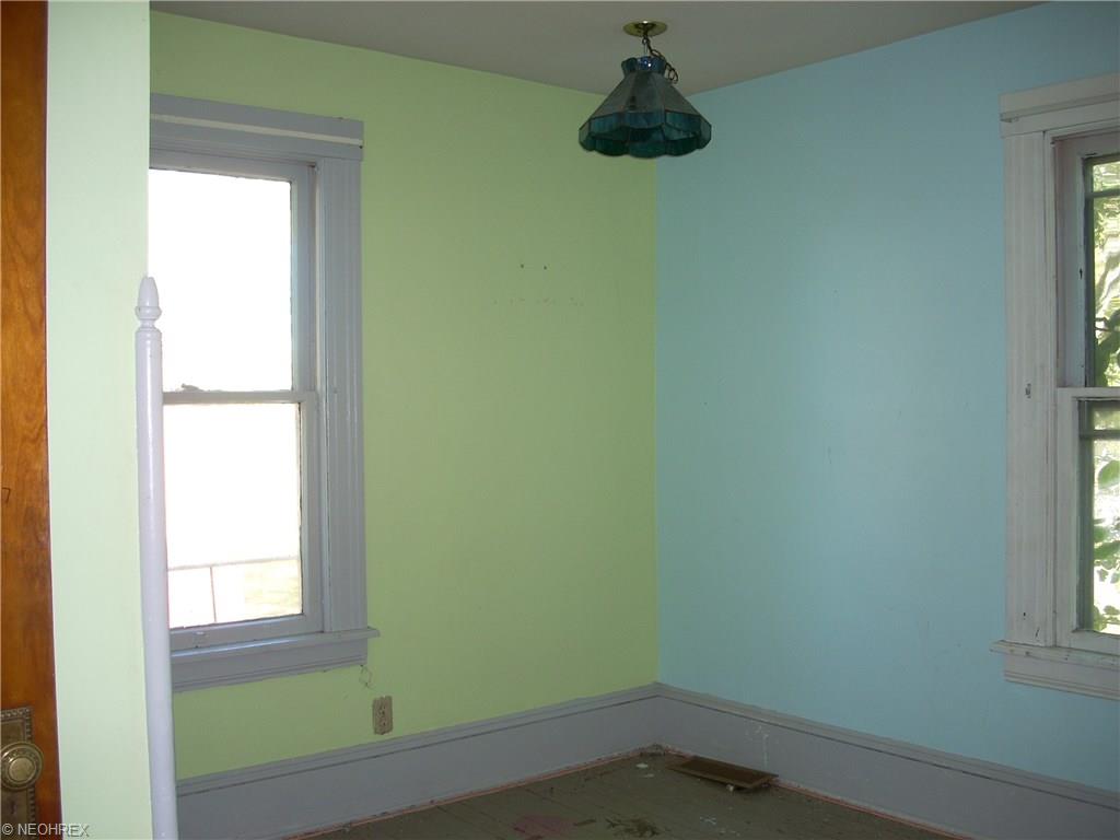 575 E Main St, Geneva, OH 44041 photo 11