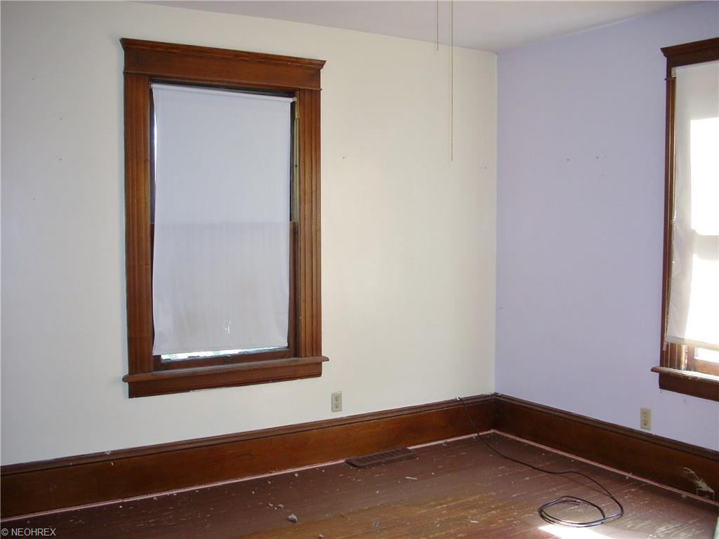 575 E Main St, Geneva, OH 44041 photo 8