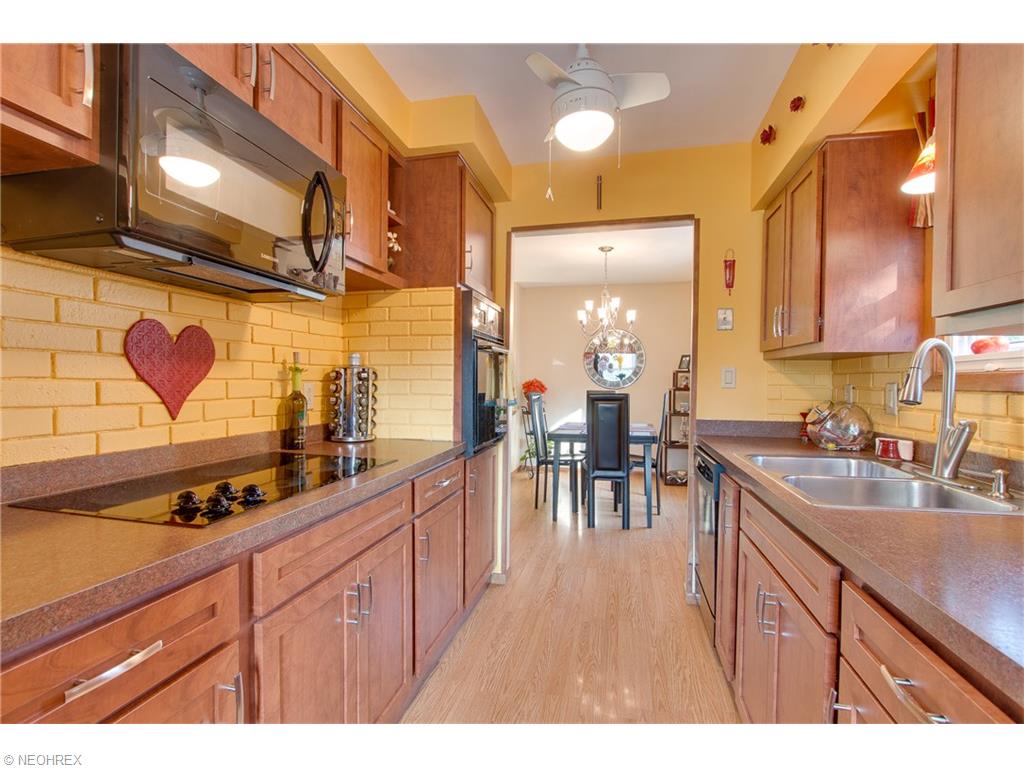 31400 Daniel Dr, Willowick, OH 44095 photo 3