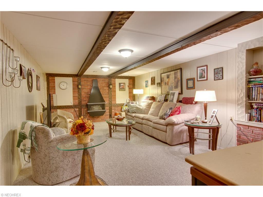 31400 Daniel Dr, Willowick, OH 44095 photo 2