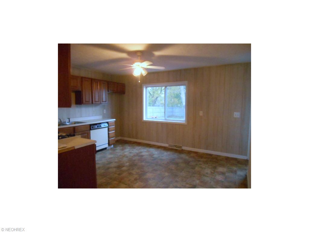 2139 G St, Lorain, OH 44052 photo 9