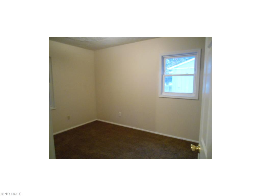 2139 G St, Lorain, OH 44052 photo 5
