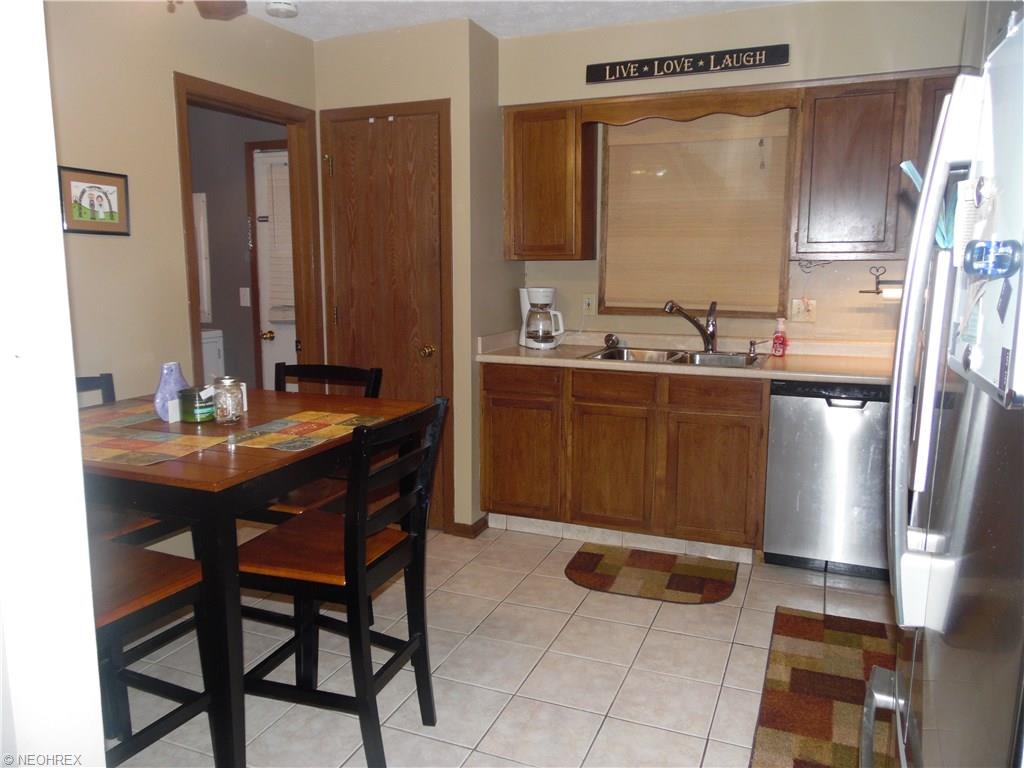 335 Longford Ave, Elyria, OH 44035 photo 3