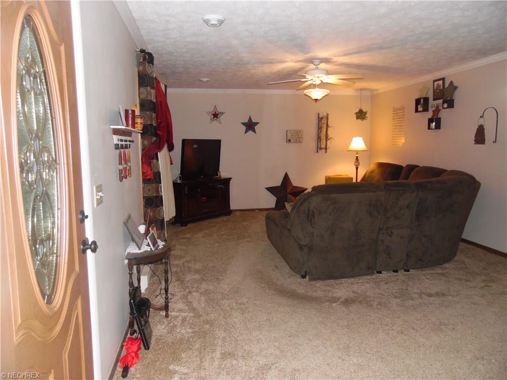 335 Longford Ave, Elyria, OH 44035 photo 2