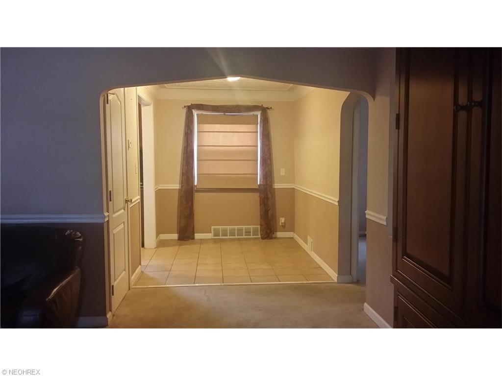 14409 Kennerdown Ave, Maple Heights, OH 44137 photo 8