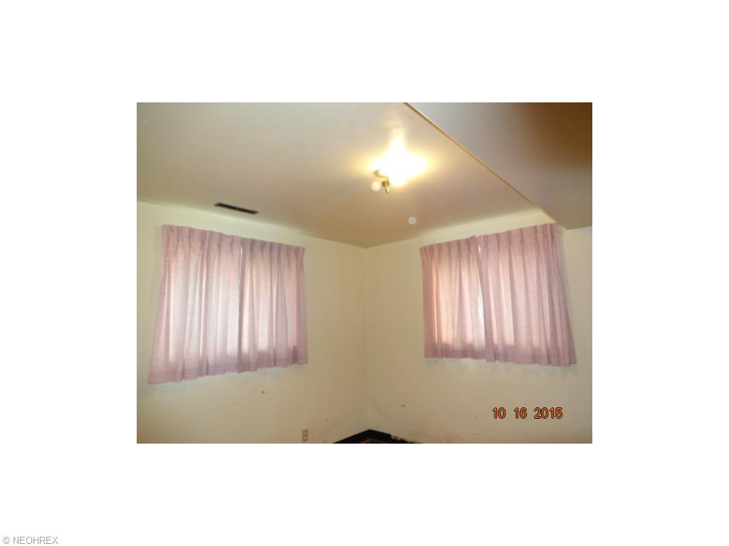 710 Beechview Dr, Akron, OH 44305 photo 13