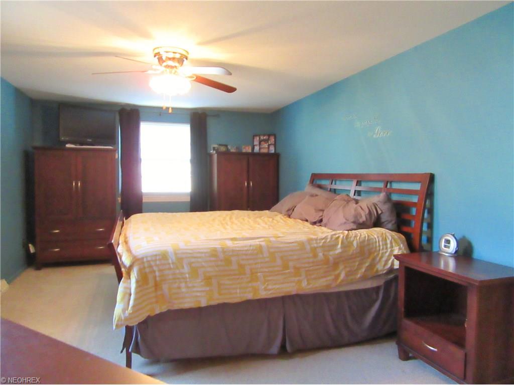 400 Longfellow St, Elyria, OH 44035 photo 9