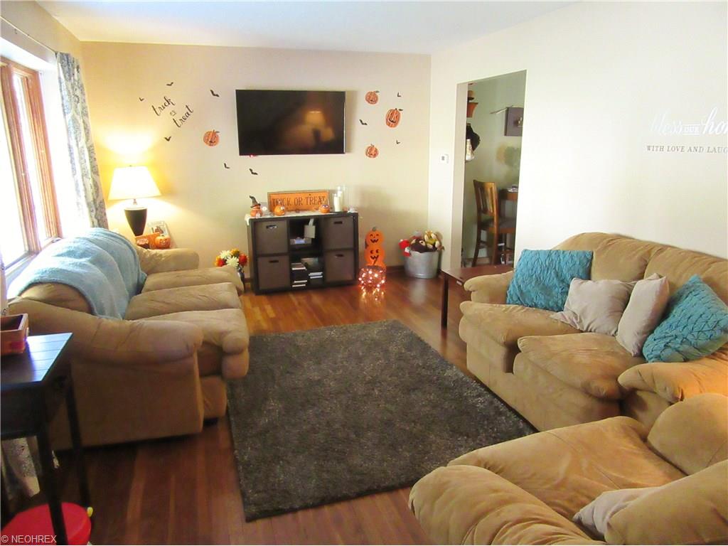 400 Longfellow St, Elyria, OH 44035 photo 2