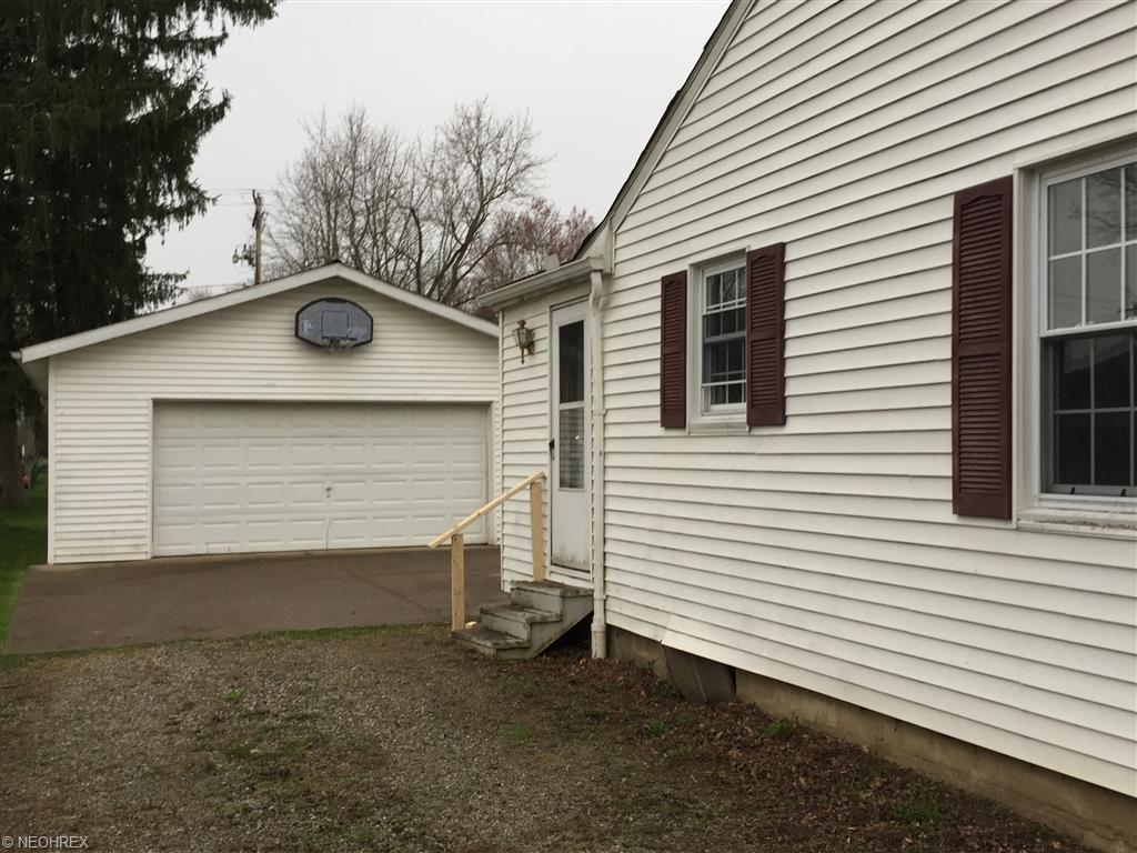51 E Schultz St, Dalton, OH 44618 photo 2